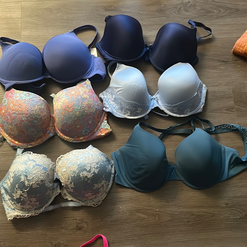 Women’s size 36 double D Victoria’s Secret bra